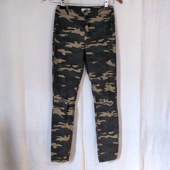 Forever 21 Green Camo Skinny Jeans Midrise Size 25 - Picture 1 of 7